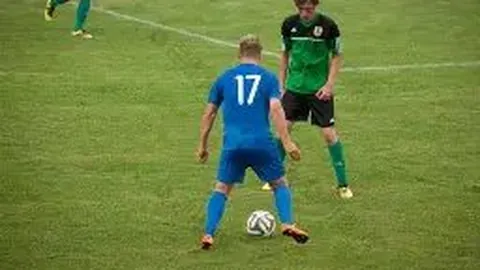 王曼昱因伤缺席WTT赛事，陈幸同晋级决赛迎战孙颖莎，央视新闻客户端讯